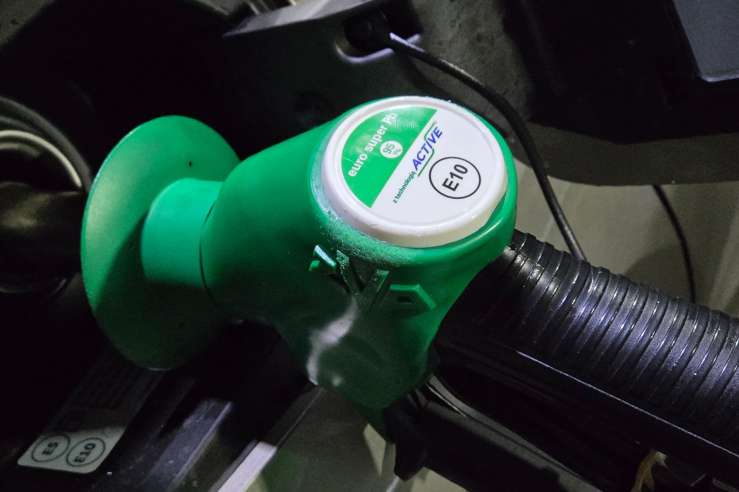 Nowe ceny paliw od poniedziałku. Takich prognoz dawno nie było. I bardzo dobrze