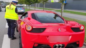 Gnał czerwonym Ferrari po Częstochowie 144 km/h. Raczej nie spodziewał się takiego finału