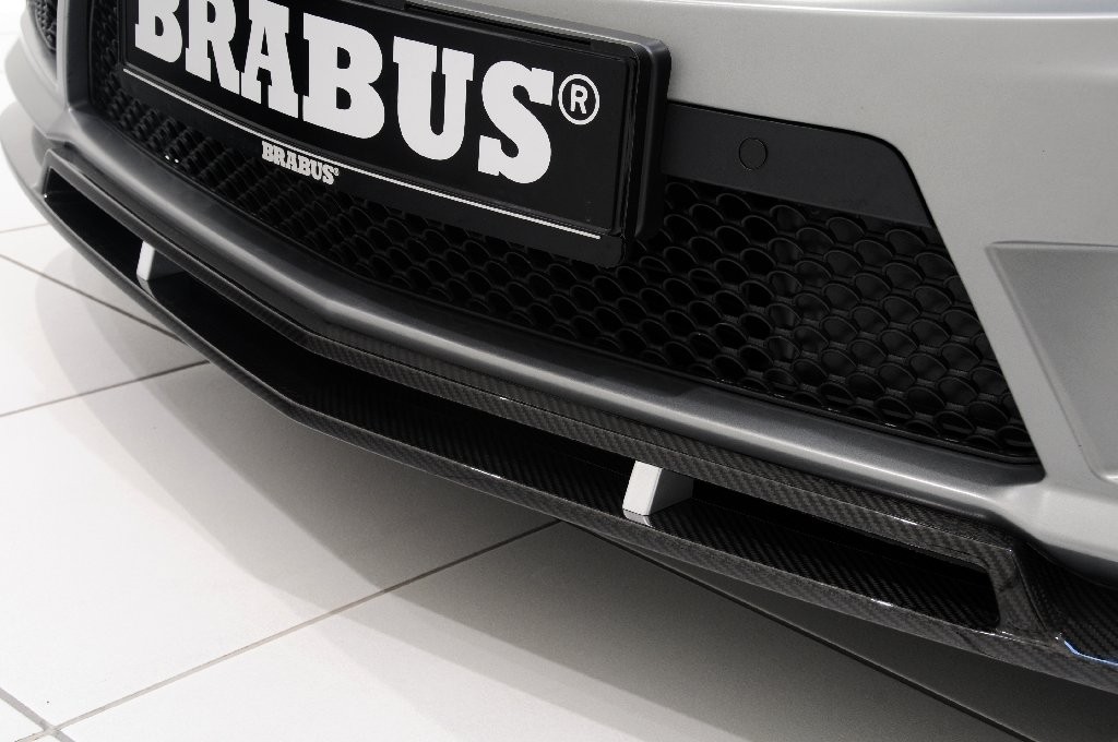 Mercedes E63 AMG - 555 KM od Brabusa