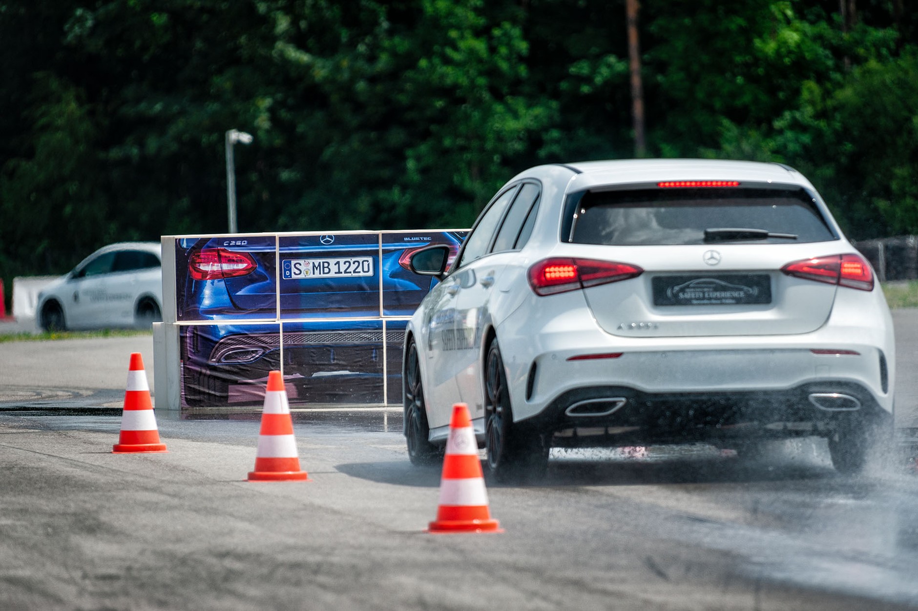 Mercedes-Benz Safety Experience - zrozumieć zachowanie samochodu