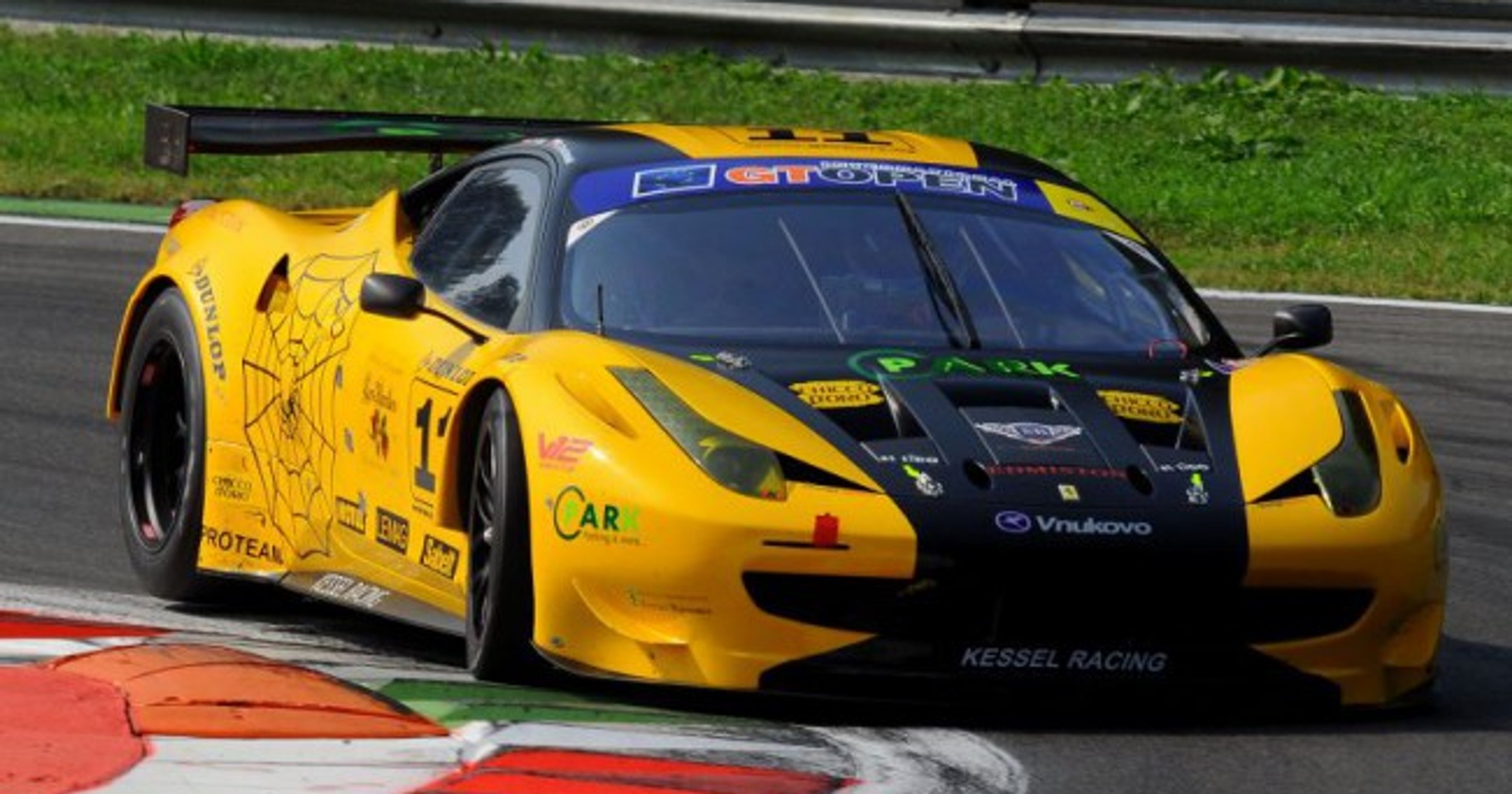 Podium Broniszewskiego i Petera na Nürburgring