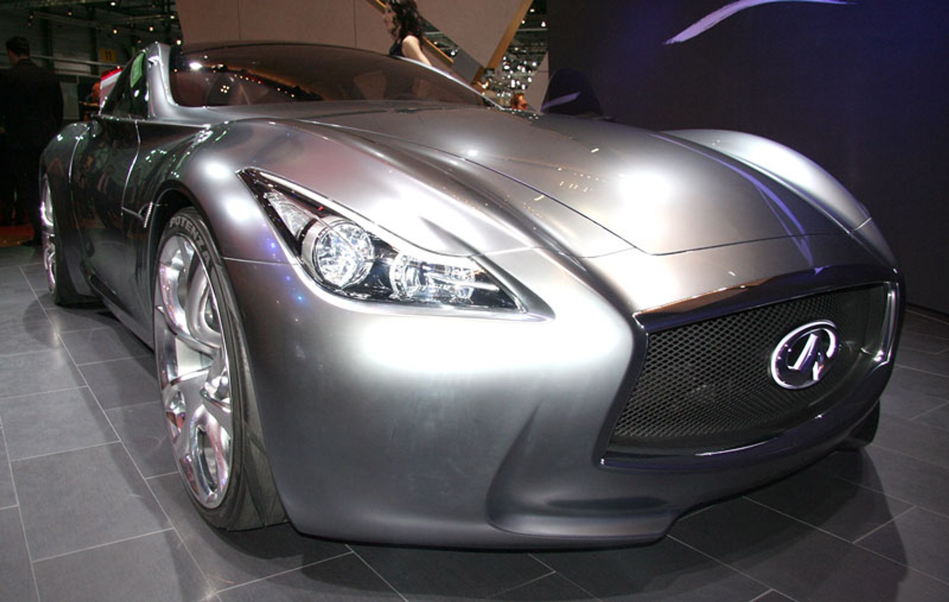 Genewa 2009: Infiniti Essence Concept (fotogaleria)