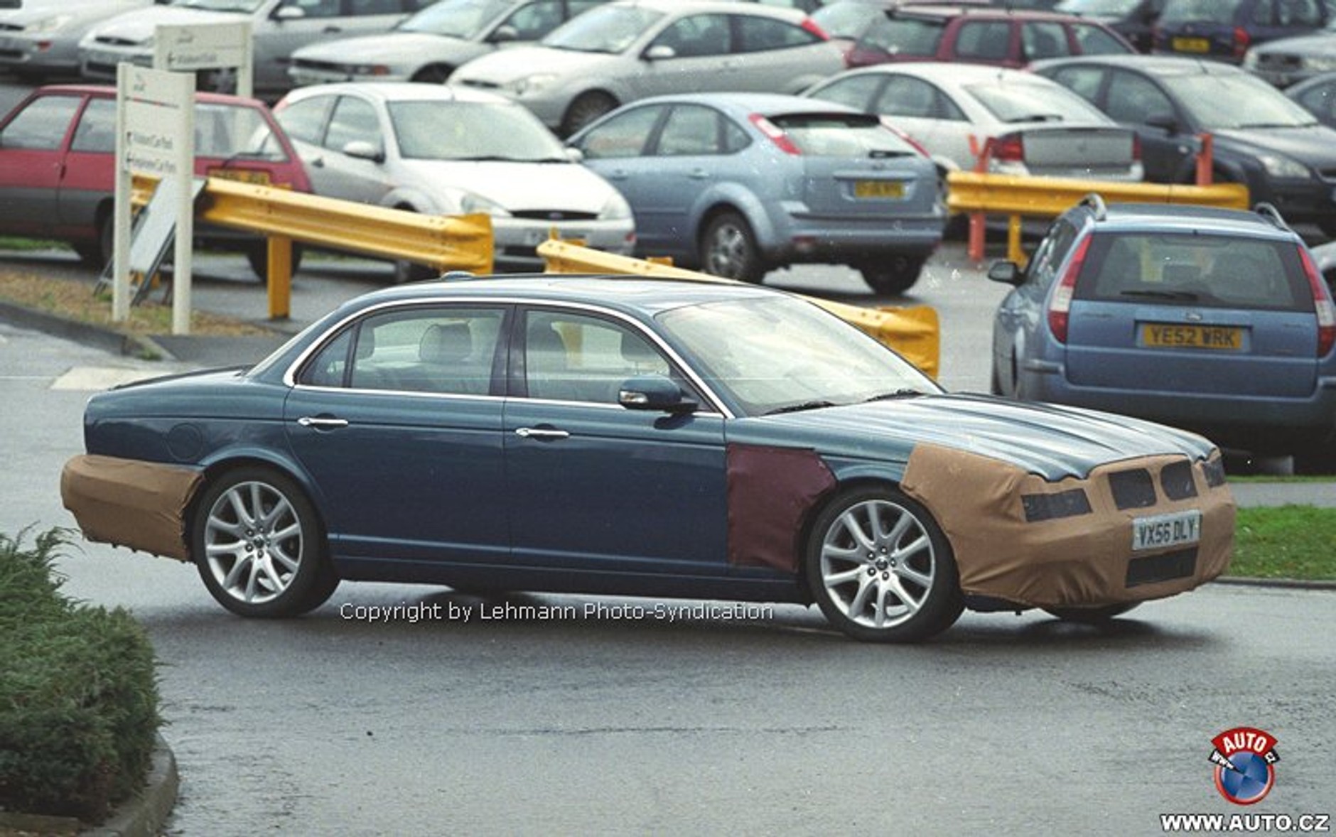 Zdjęcia szpiegowskie: odmłodzony Jaguar XJ w Genewie