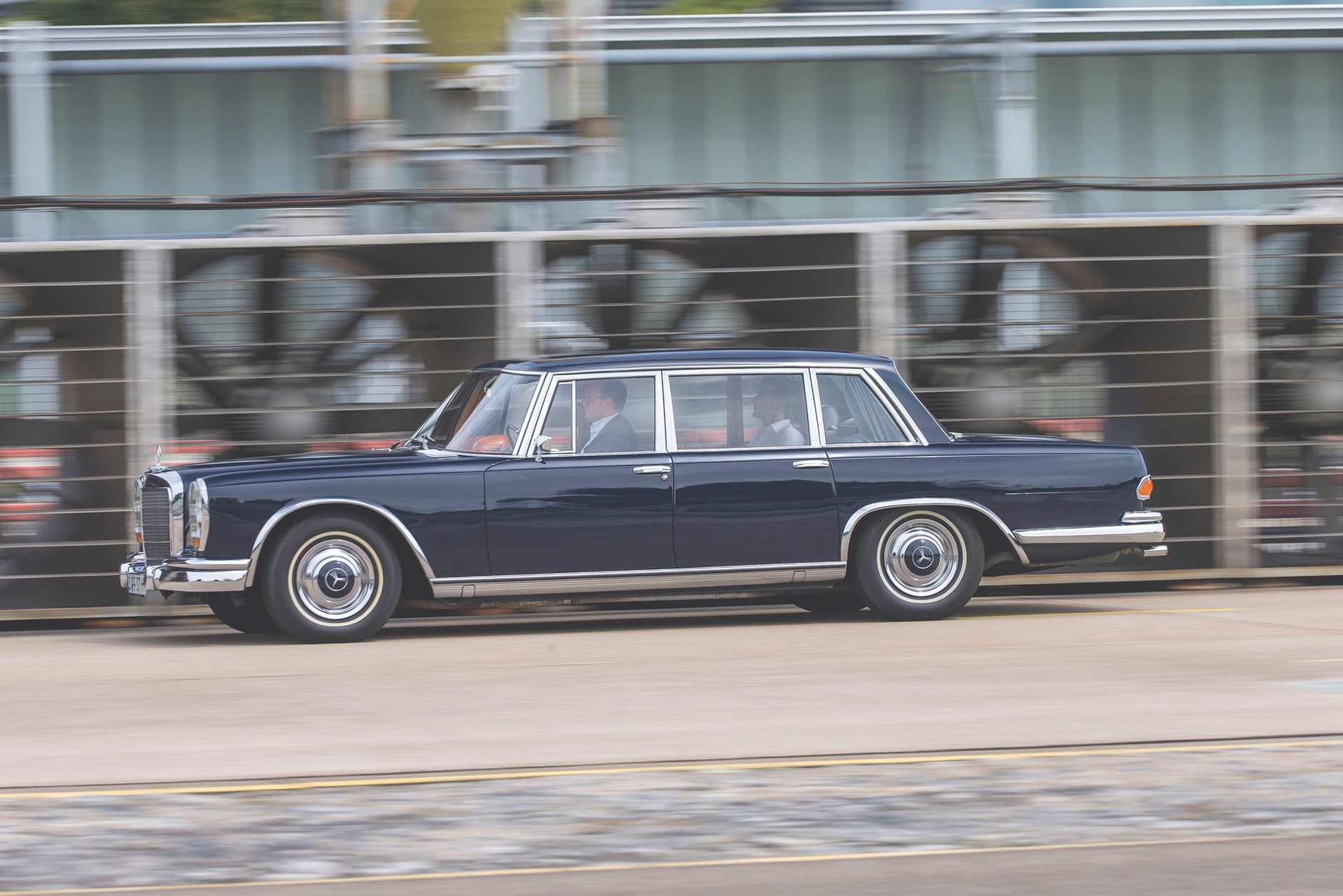 Mercedes 600 - apodyktyczny klasyk z gwiazdą