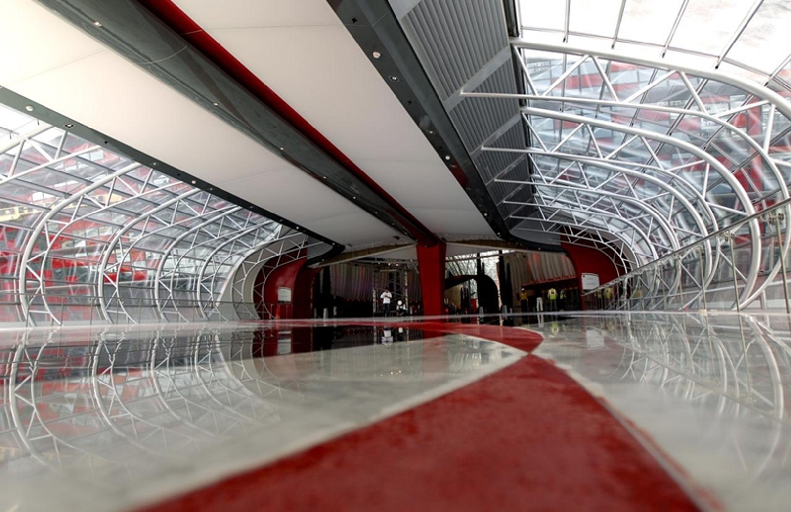 Ferrari World Abu Dhabi zaprasza