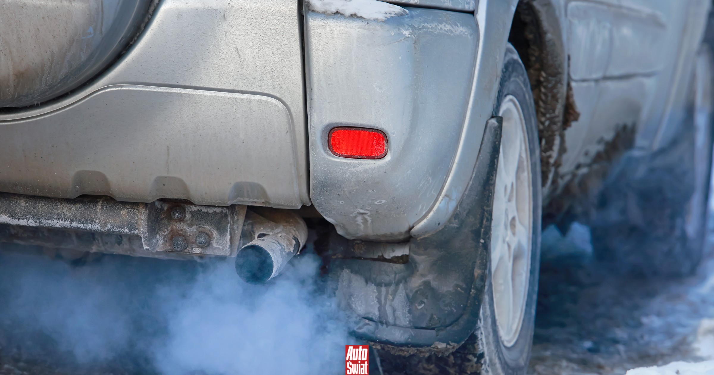 W ten sposób kierowcy niszczą zimą swoje silniki. Są proste sposoby, aby temu zapobiec