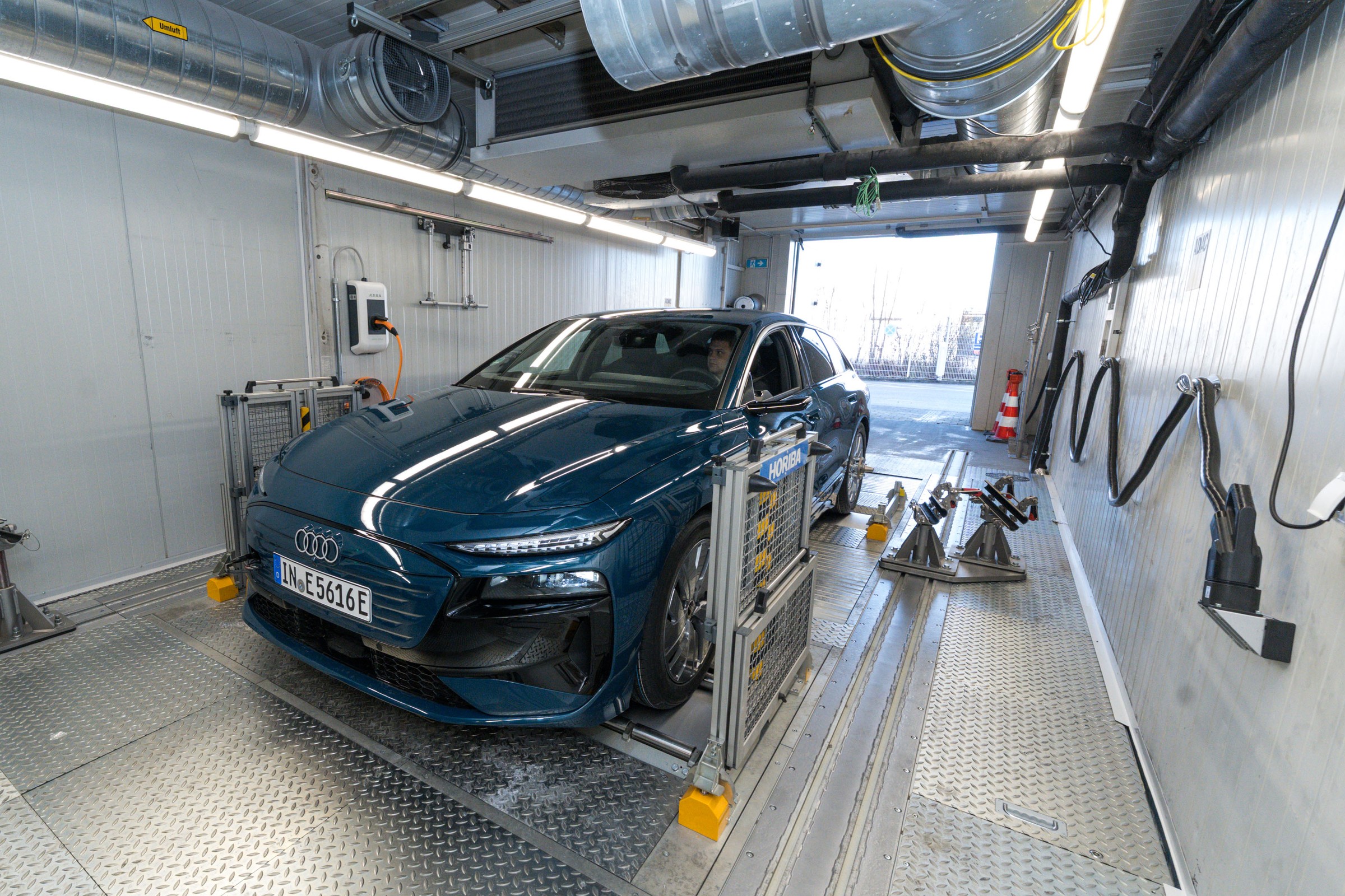 Zimowy test zasięgu ADAC. 14 elektryków na autostradzie i zaskakujące wyniki