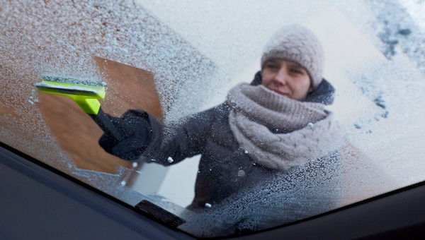 Zimowe akcesoria do samochodu – o tym musisz pamiętać