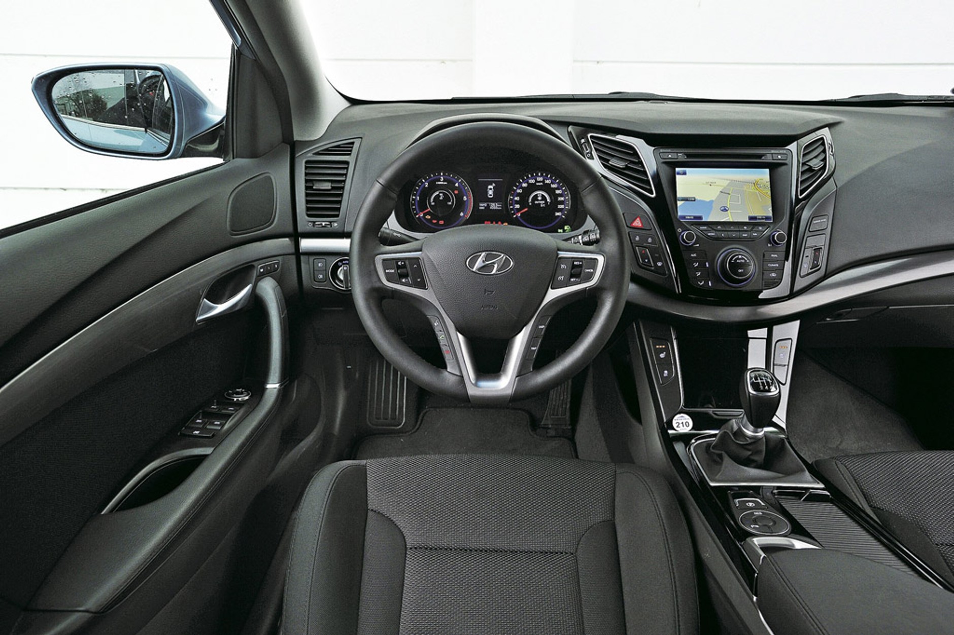 Mazda 6 kontra Hyundai i40, Renault Laguna, Opel Insignia i Ford Mondeo: porównanie pięciu kombi klasy średniej