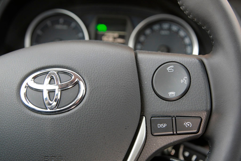 Auto Świat Test Team sprawdza nową Toyotę Auris - zdjęcia