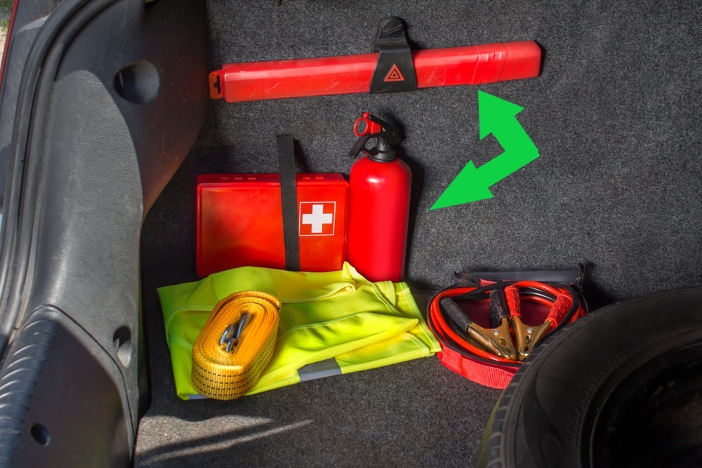 Obowiązkowe wyposażenie auta w Polsce to gaśnica i trójkąt ostrzegawczy