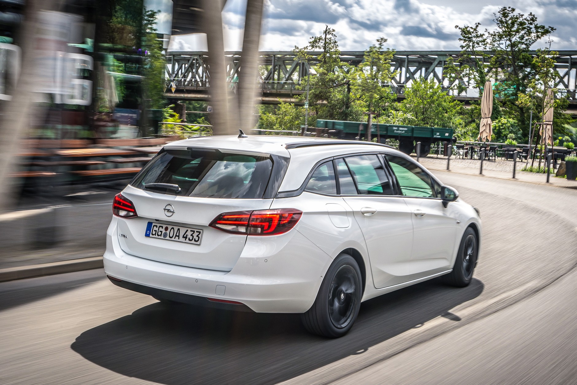 Opel Astra – mistrz oszczędności i dynamiki