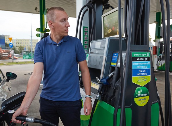 Jedziesz na majówkę? Nie tankuj przy autostradzie, bo przepłacisz