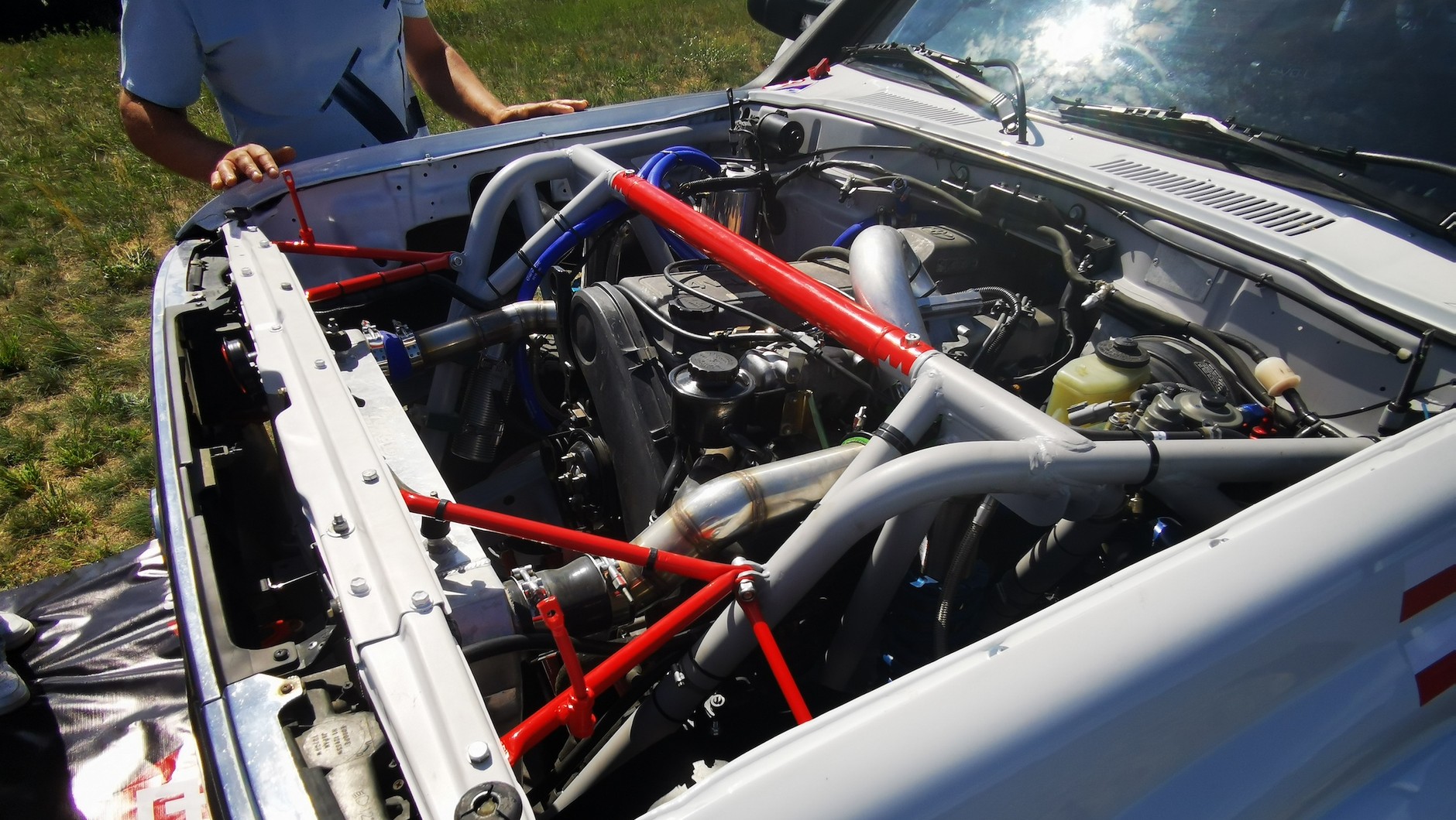 Silnik ma 4,2 l pojemności, tylko 215 KM, ale aż 650 Nm momentu