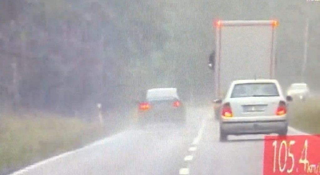 Do czołowego wypadku zabrakło centymetrów. Kierowca "anglika" będzie miał dotkliwą karę