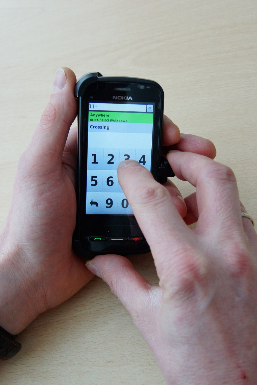 Nawigacja w telefonie? Sprawdziliśmy, która jest najlepsza