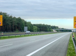 Taki zakaz już obowiązuje na autostradzie A2. Są też kamery