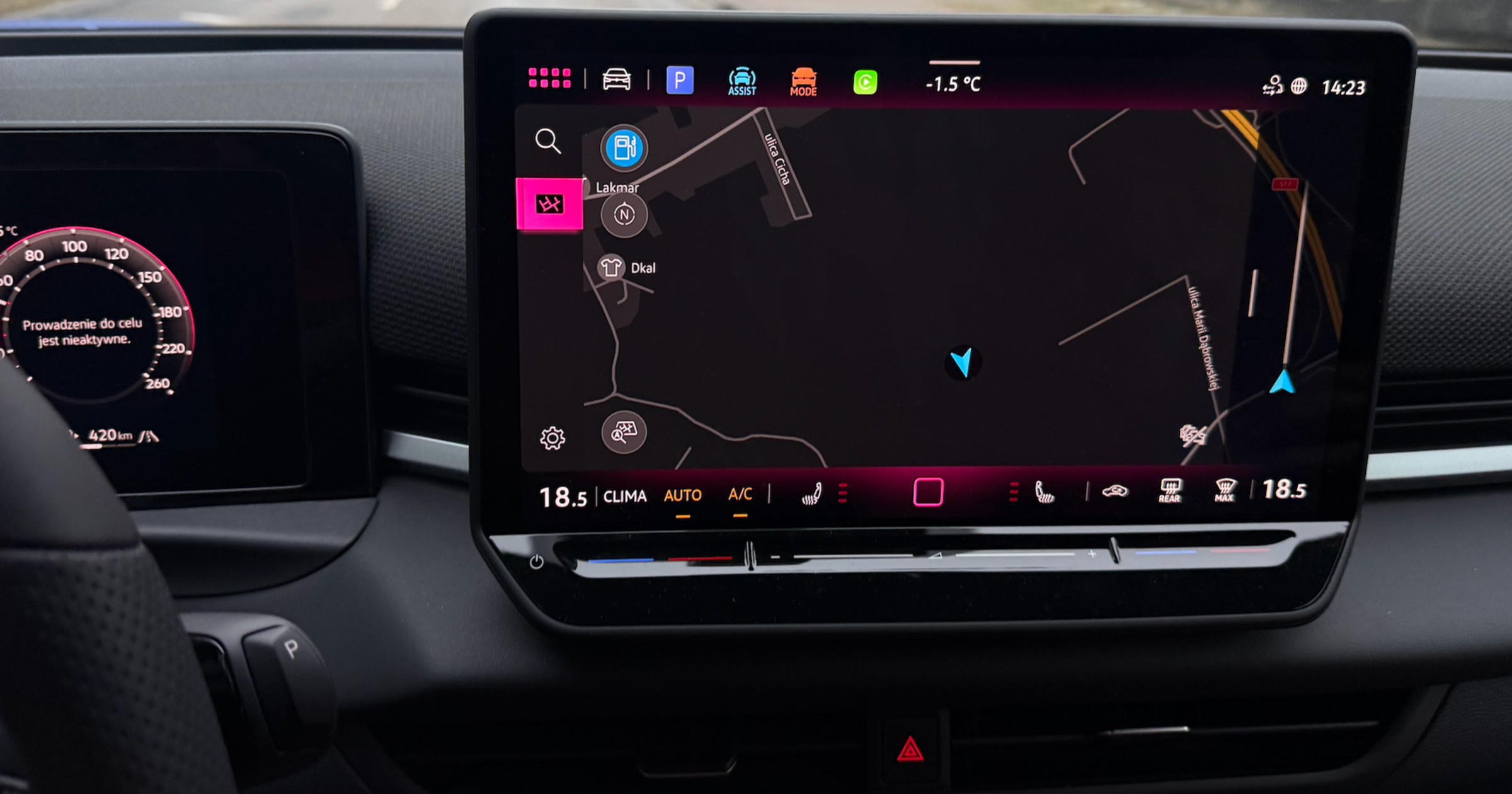 Tak wygląda ekran nawigacji, gdy nie ma dobrego sygnału GPS. Nawigacja staje się bezużyteczną