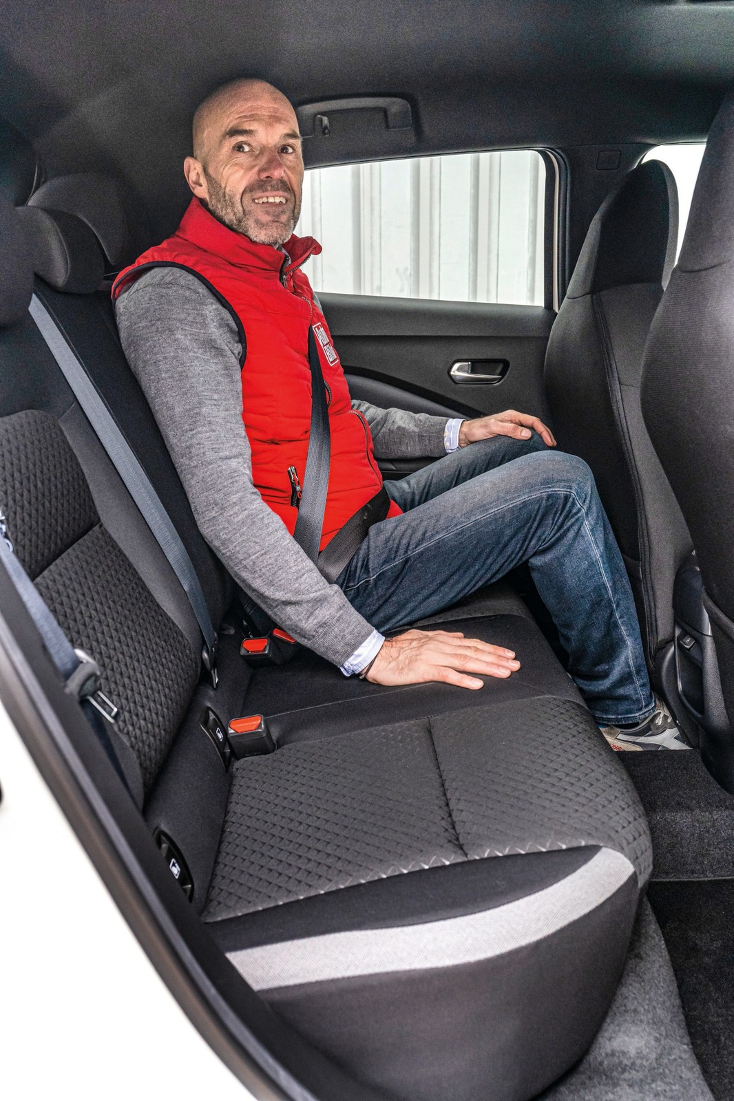 Nissan Juke 1.0 DIG-T - miejsca tylne