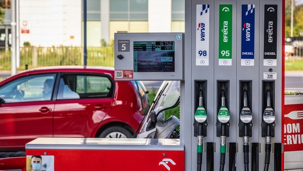 shutterstock 2107109834