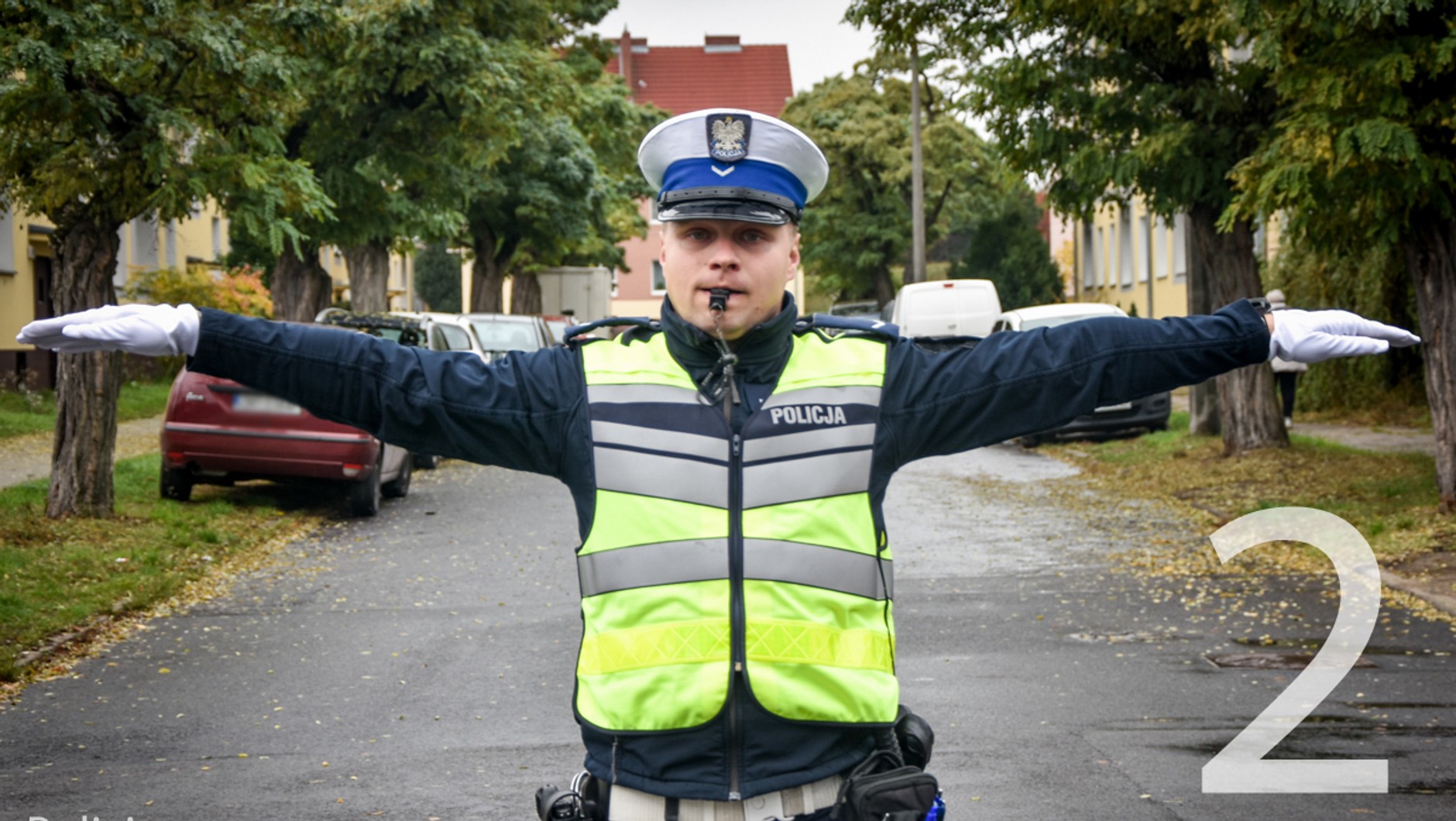 Policyjne gesty na skrzyżowaniu