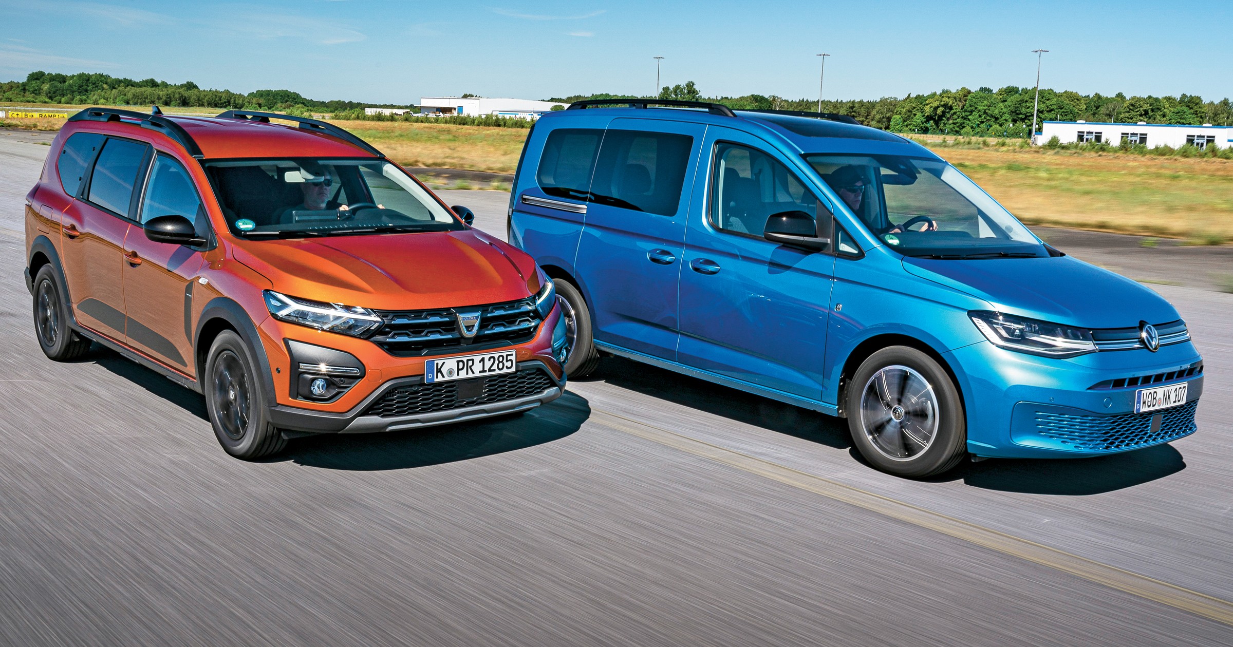 Dacia Jogger kontra Volkswagen Caddy - podwyższone kombi czy kombiwan?