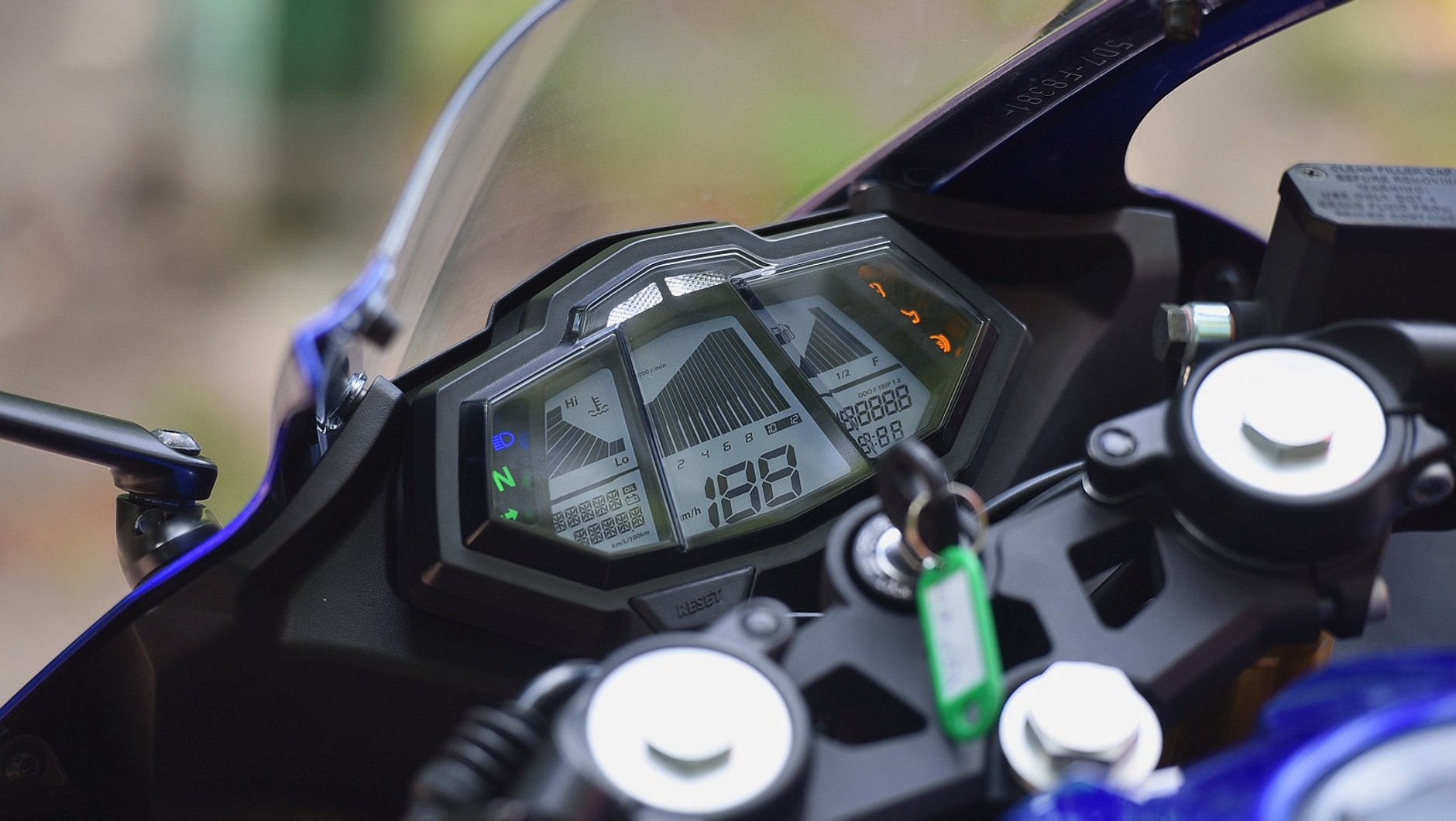 Yamaha YZF-125 kokpit