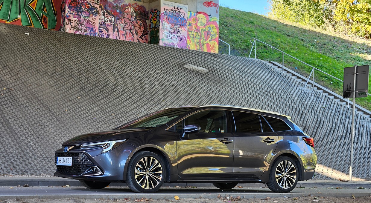 Sprzedaż Priusa szoruje po dnie. Tymczasem Toyota świętuje prawdziwy sukces