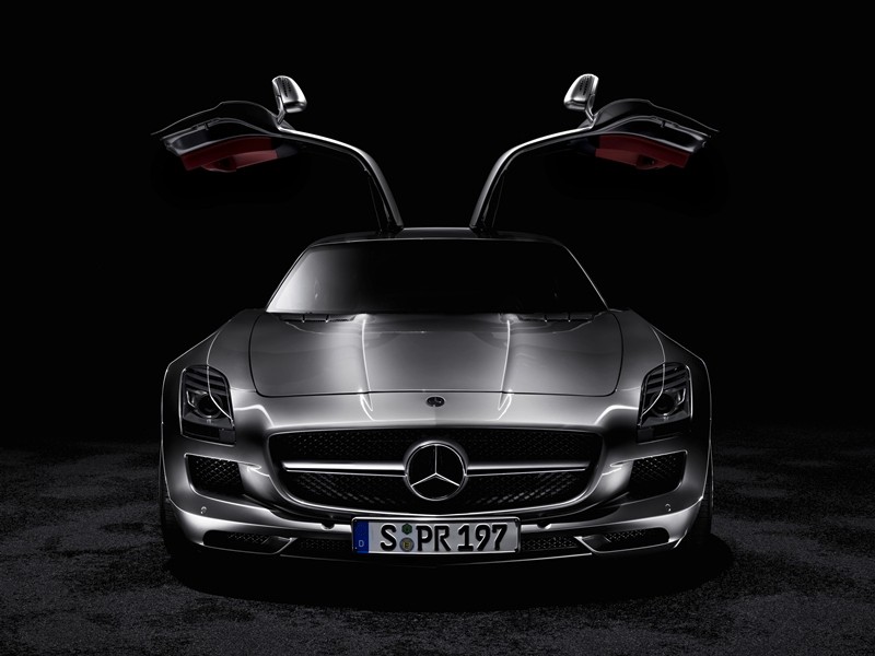 Mercedes SLS AMG w całej okazałaości