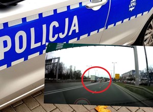 Tuż przed wiaduktem chciał wyprzedzić tira. Inny kierowca wszystko nagrał [WIDEO]