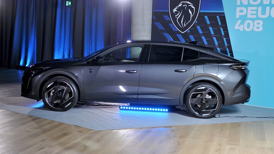 Peugeot 408