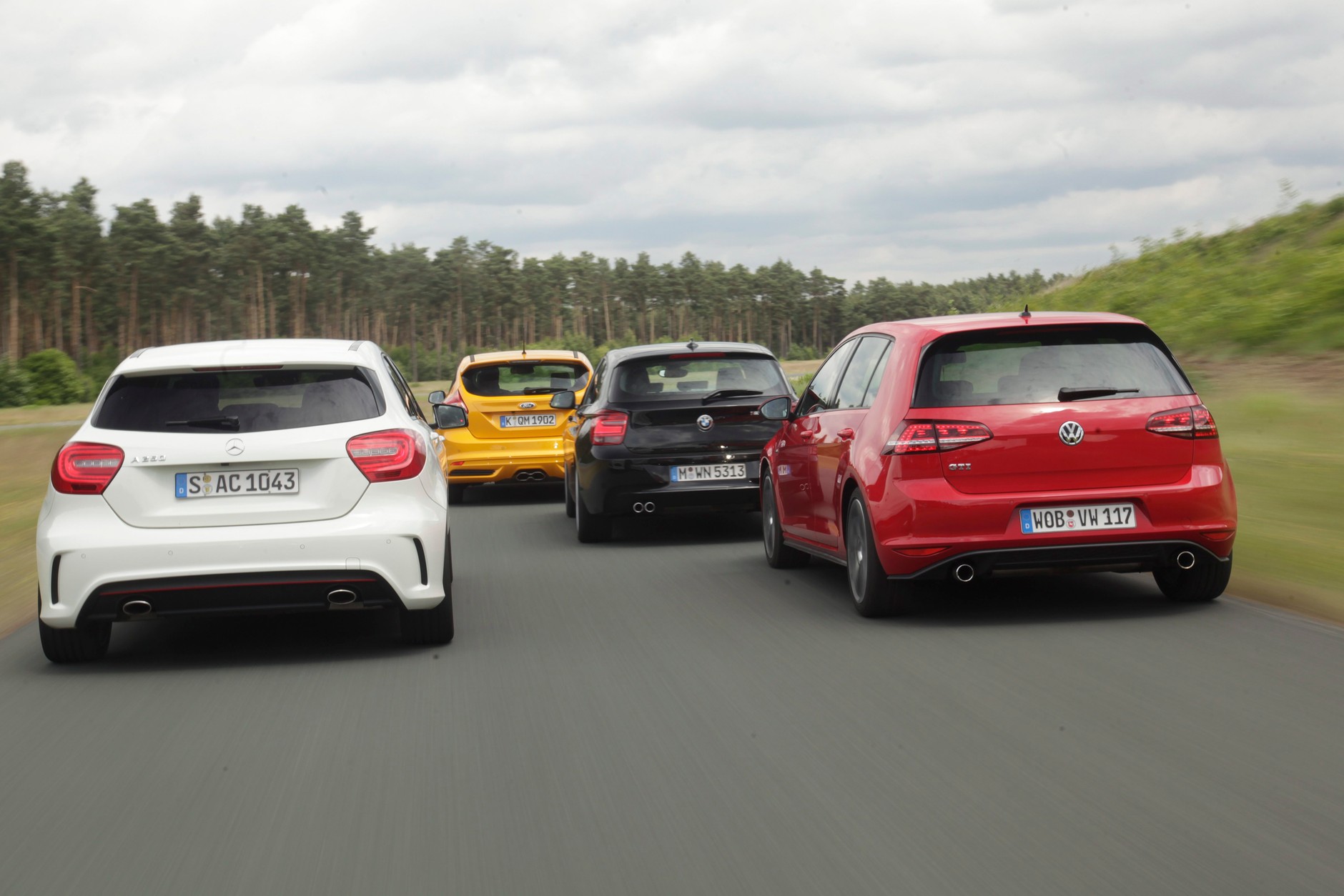 Porównanie: BMW 125i, Ford Focus ST, Mercedes A 250 Sport i VW Golf GTI