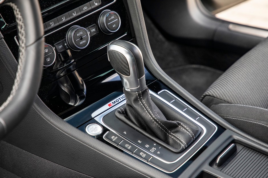 Golf Variant R