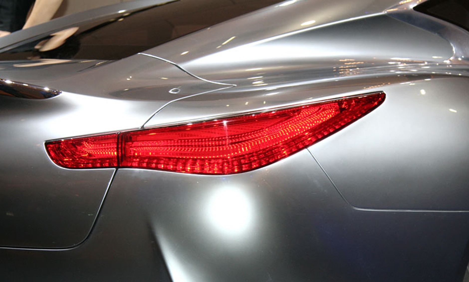 Genewa 2009: Infiniti Essence Concept (fotogaleria)