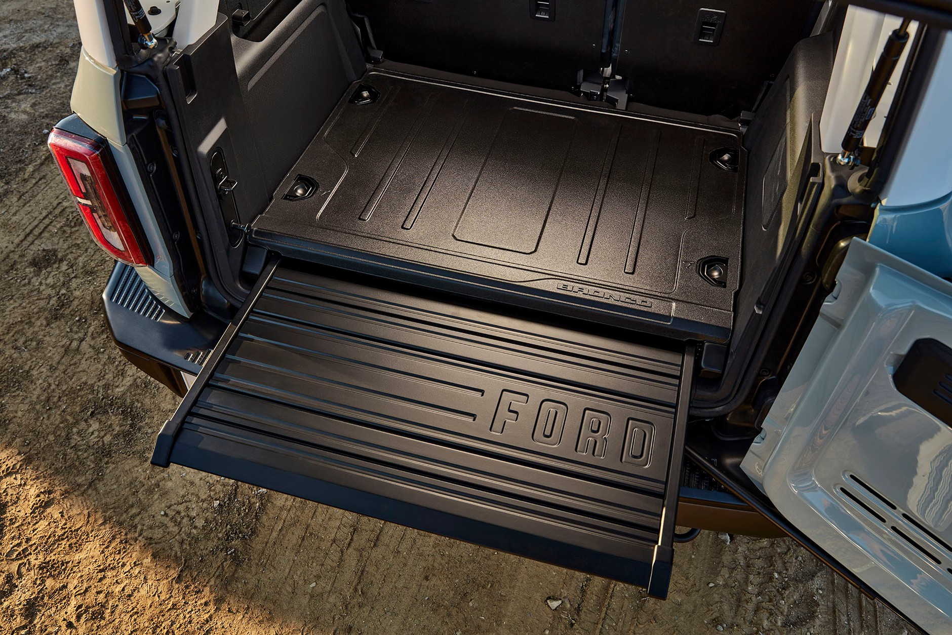 Ford Bronco 2021 - zobacz go na 50 zdjęciach