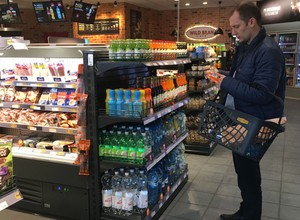 Zatankuj piwo, telewizor i pieczywo, czyli stacja paliw jako supermarket