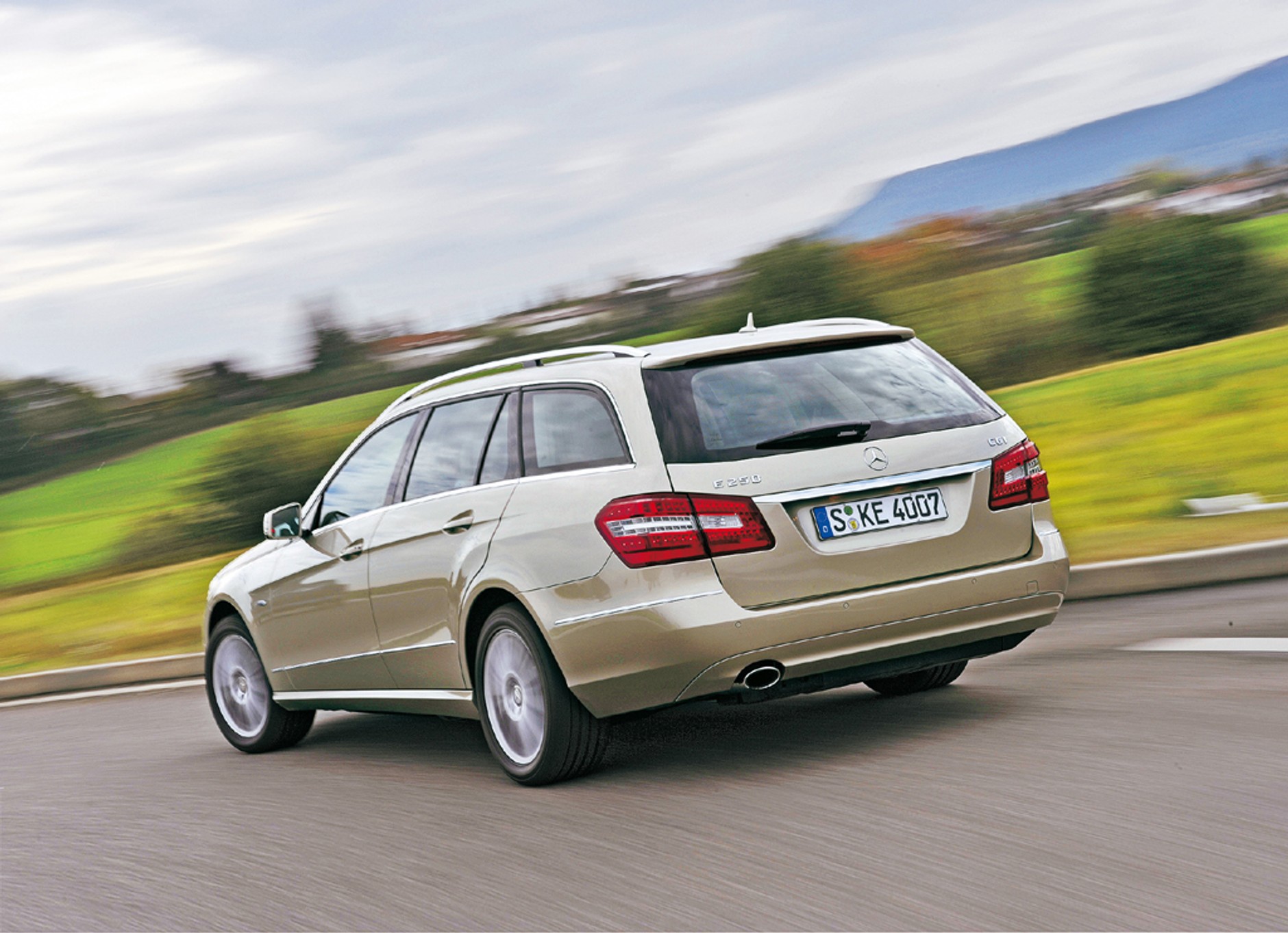 Skoda Superb kontra Mercedes Klasy E - Skoda sięga gwiazd?