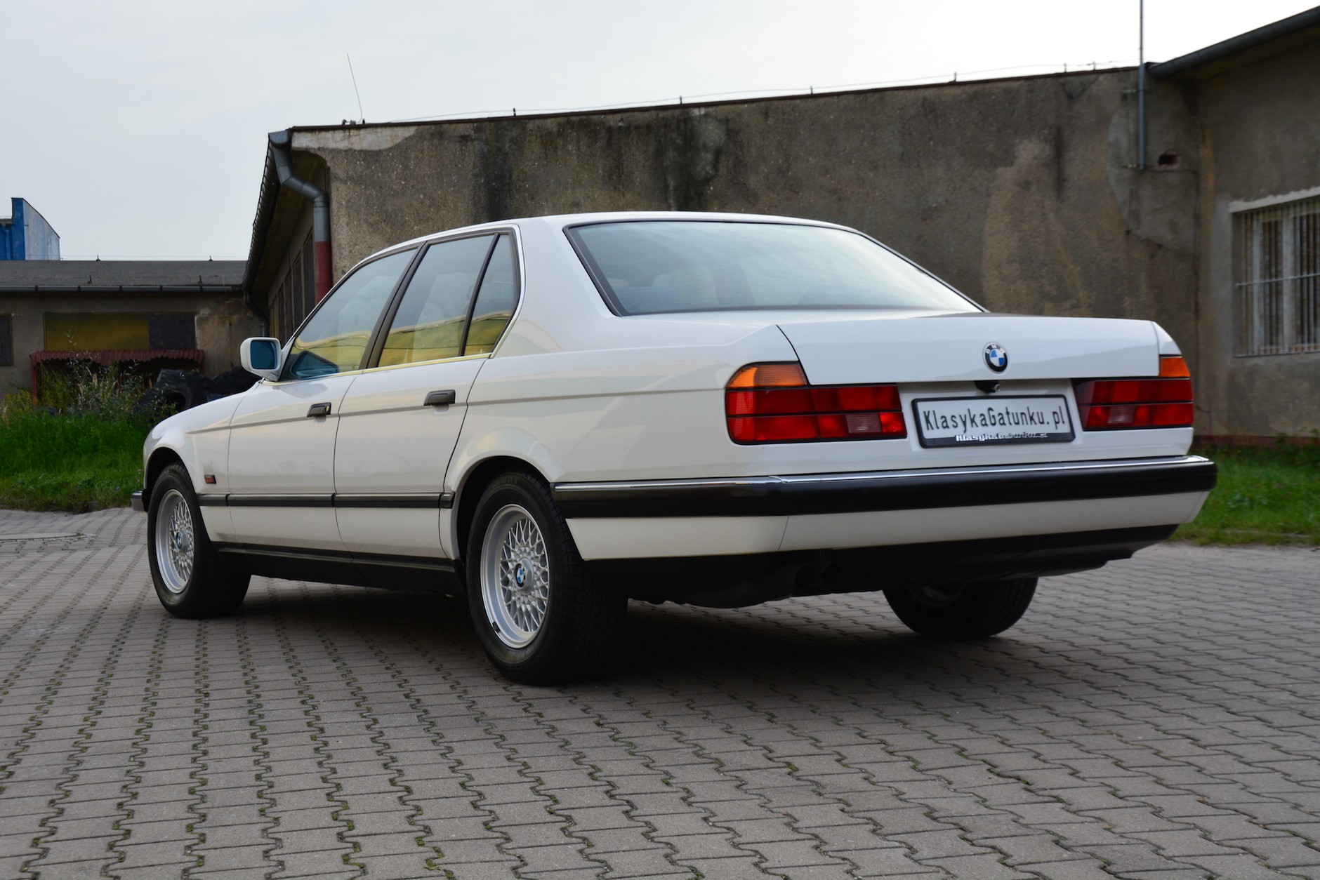 BMW 740i E32