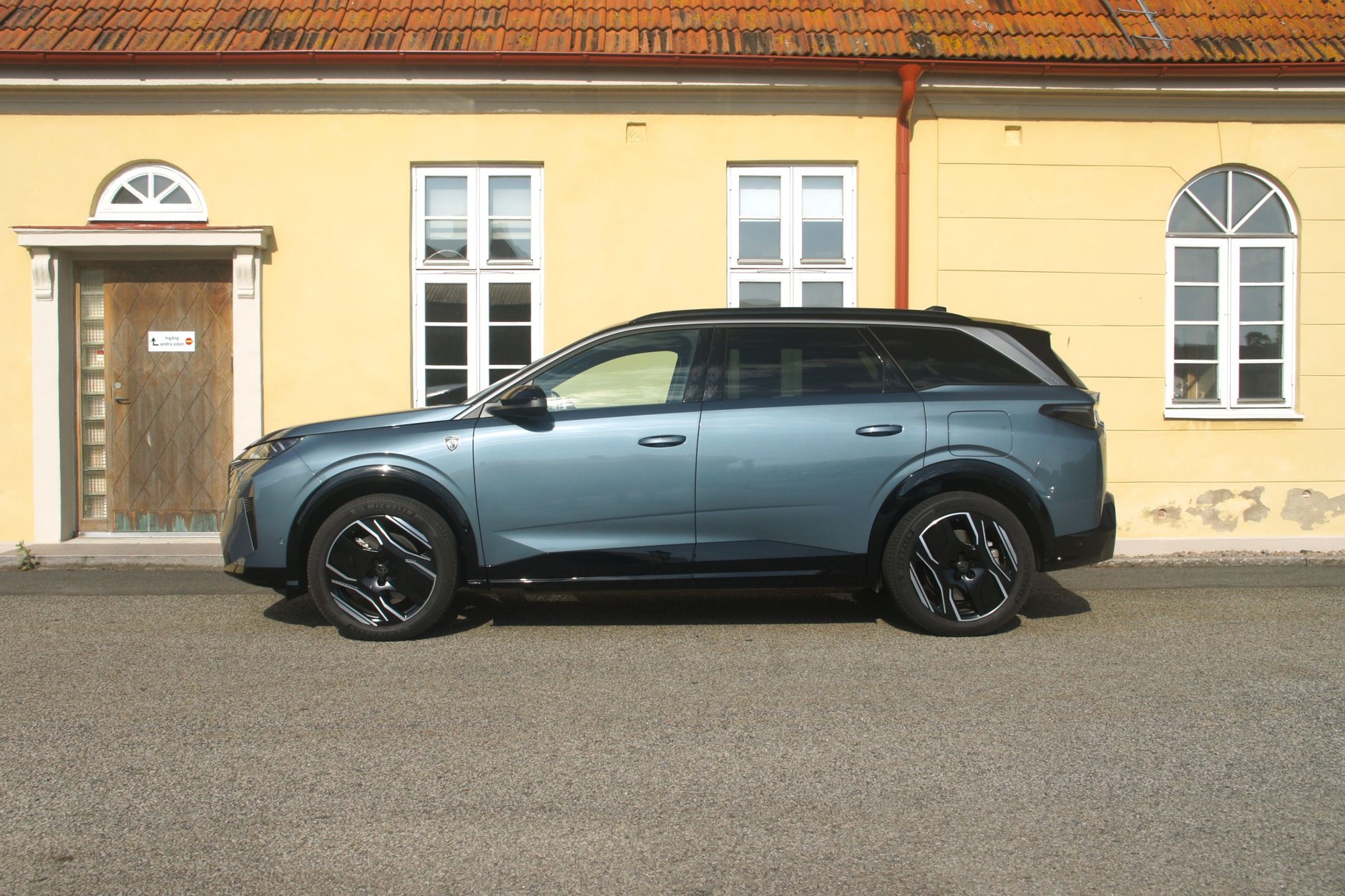 Peugeot E-5008 w pierwszym teście