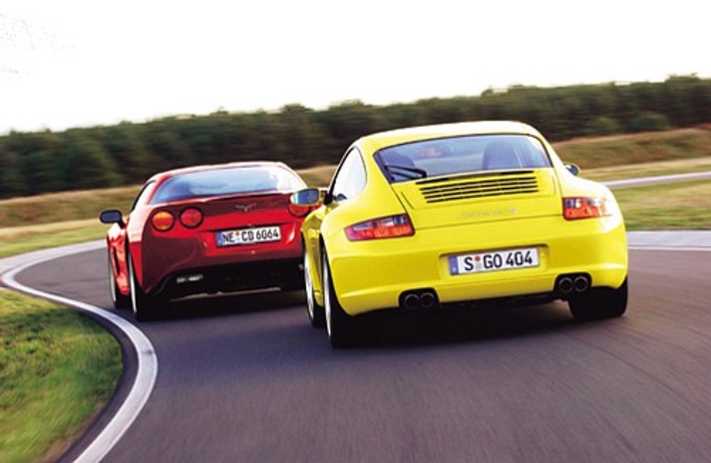 Chevrolet Corvette vs. Porshe Carrera 911 - Diabelsko wściekłe bolidy