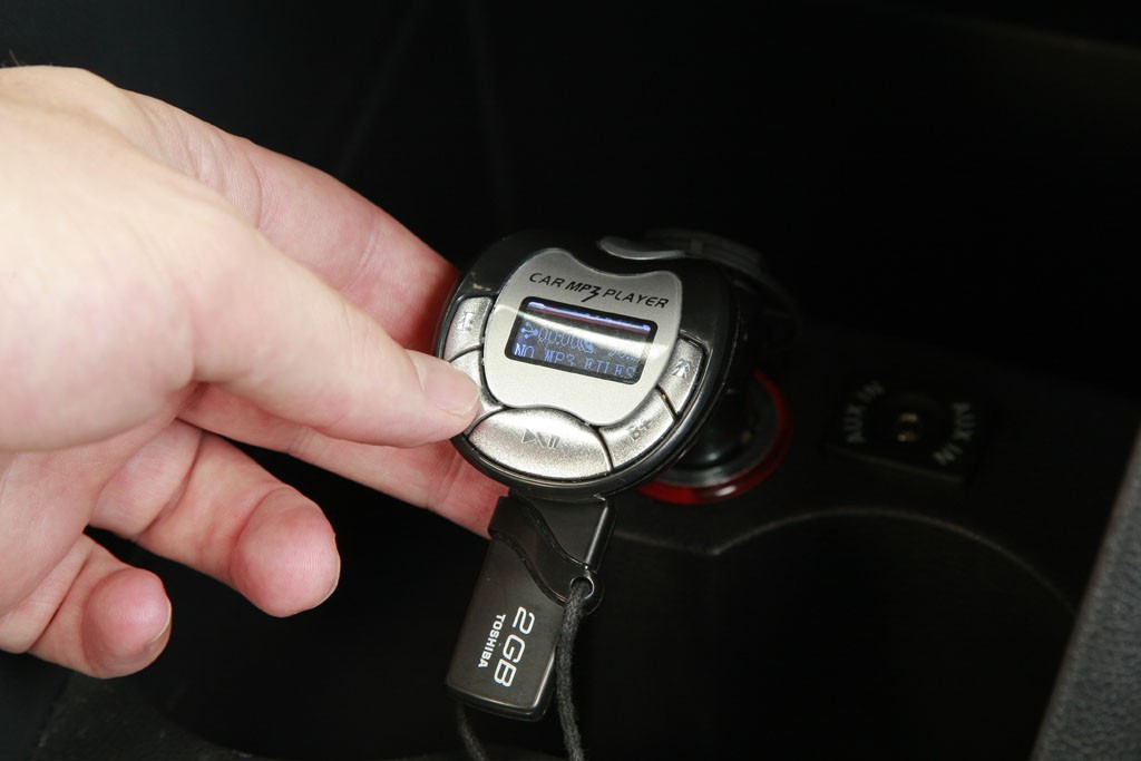 Jak przenieść muzykę do auta?