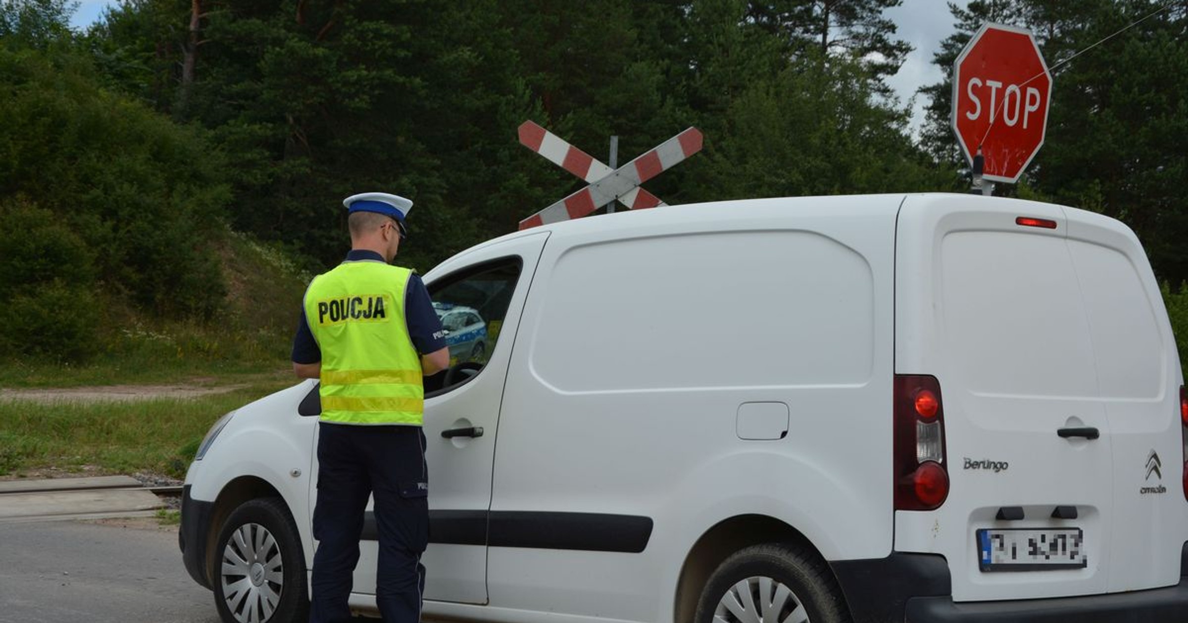 Obraz pochodzący z serwisu https://suwalki.policja.gov.pl/po3/informacje/aktualnosci/96444,Bezpieczny-Przejazd-w-Suwalkach.html