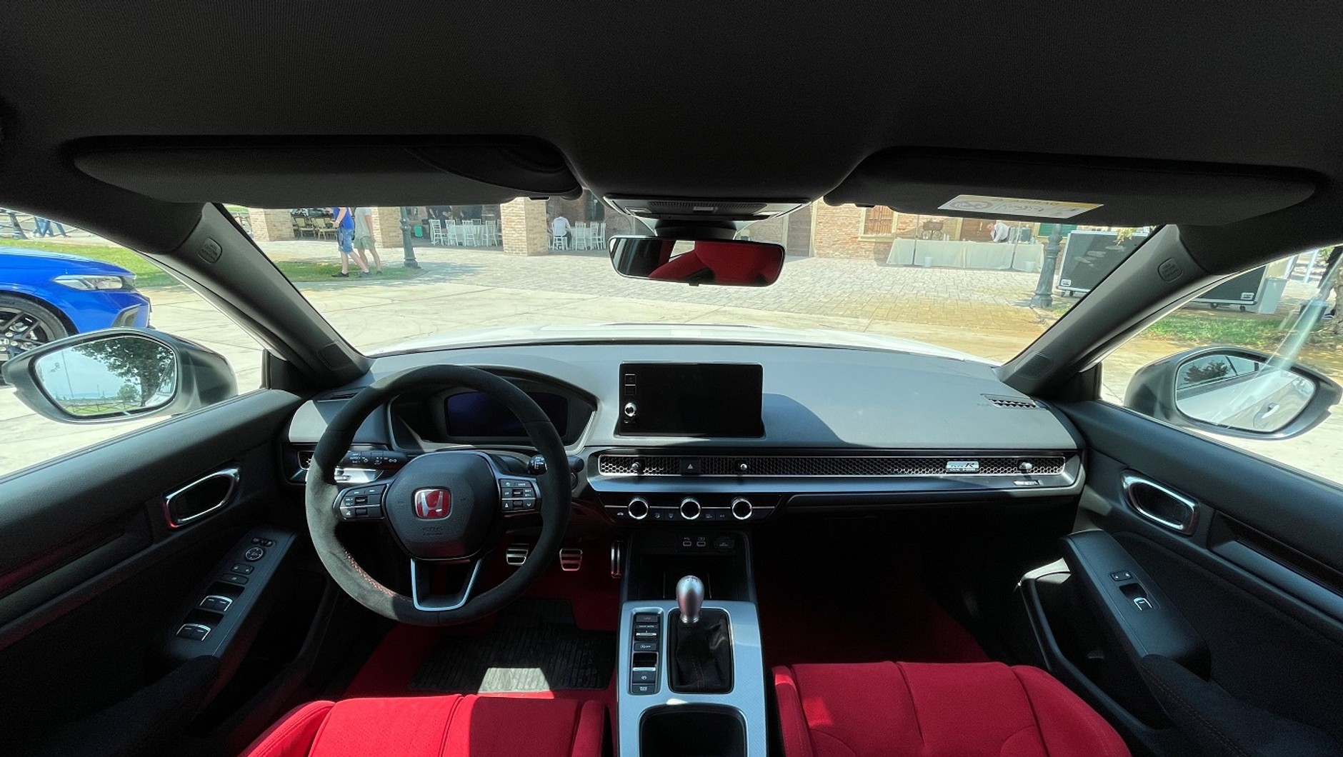 Na sportowo, ale schludnie! W środku czuć ducha Type R