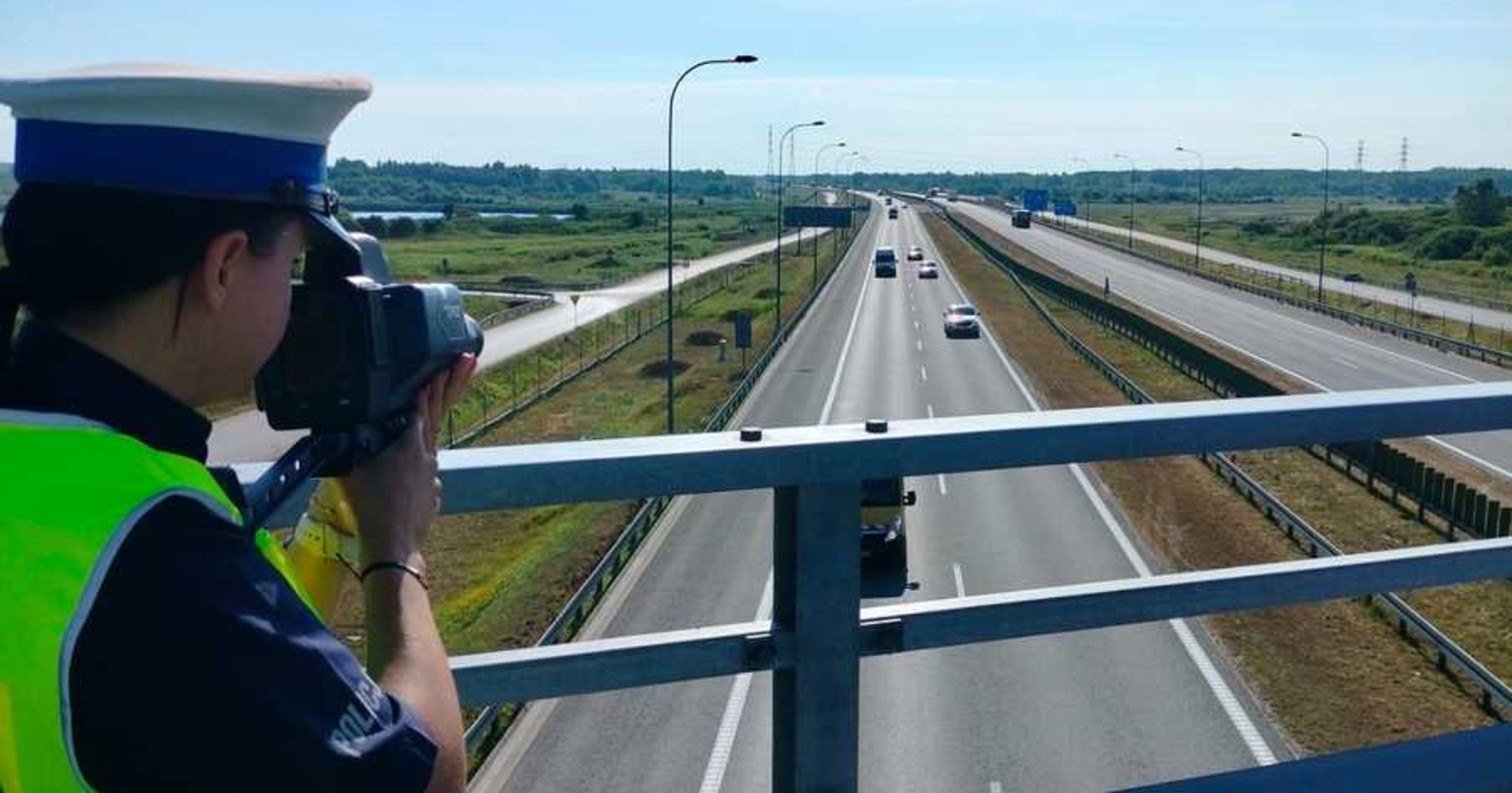 Policjanci ustawili się na wiadukcie. Wszystko mieli, jak na dłoni