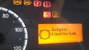 Deska rozdzielcza w ciężarówce świeciła się jak choinka