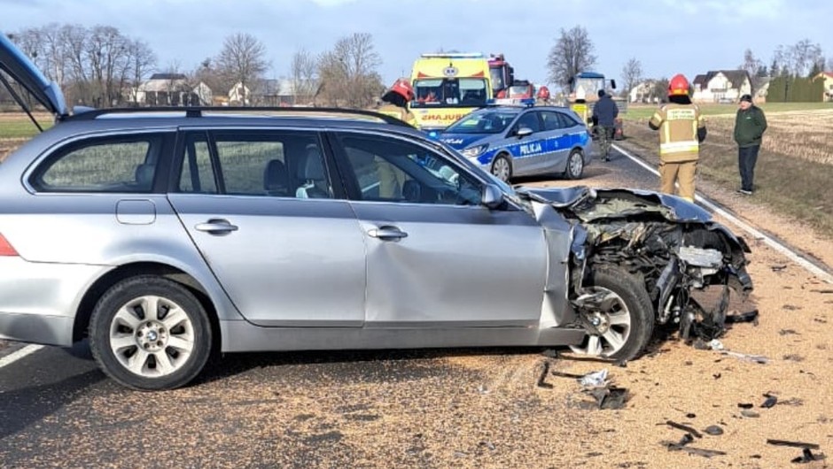 Pijany kierowca bmw zderzył się z ciągnikiem rolniczym