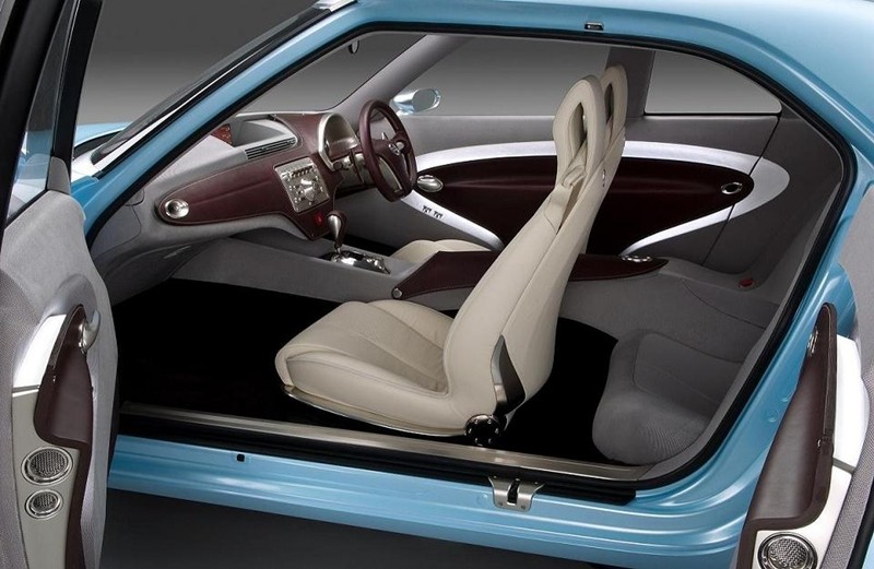 Nissan Foria – luksusowe coupé