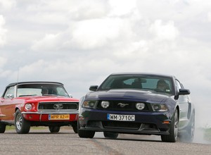 Ford Mustang I kontra Mustang V: klub koni mechanicznych