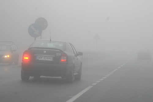 Światła w deszczu i mgle