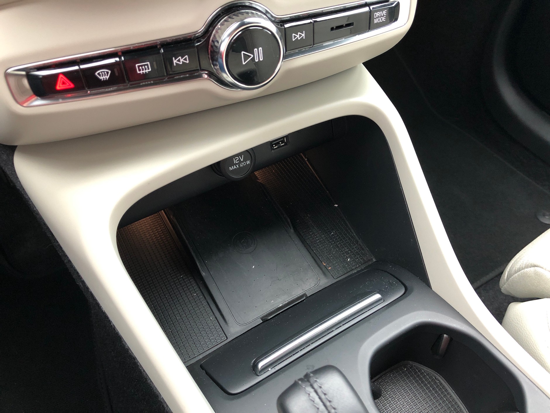 Volvo XC40 T3 Momentum Pro